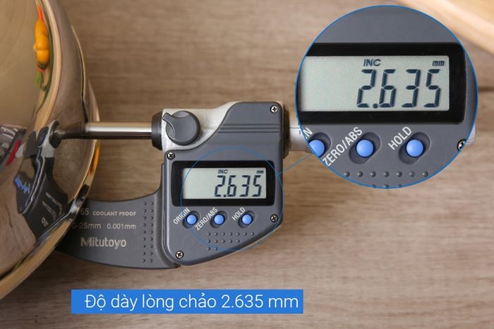 Bằng chất liệu inox 304, dày 2. 635 mm - Chảo sâu nhôm chống dính đáy từ 30cm Sunhouse SHG1230MMA