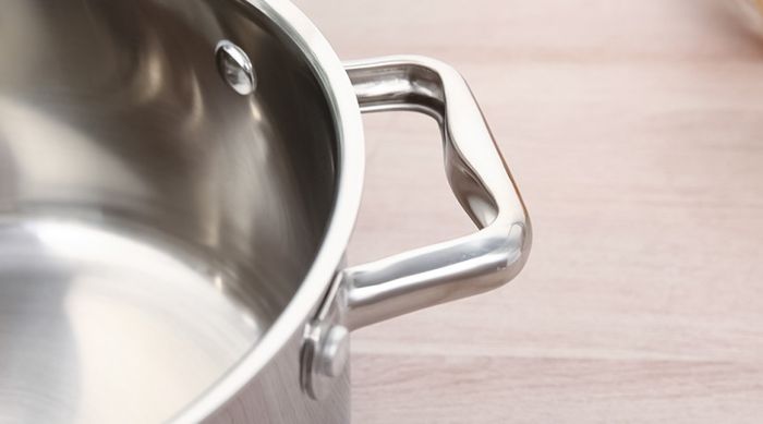Nồi inox 3 đáy nắp kính 20cm Elmich Trimax Eco EL-3993 - Nồi đơn có tay cầm tán đinh chắc chắn vào thân nồi