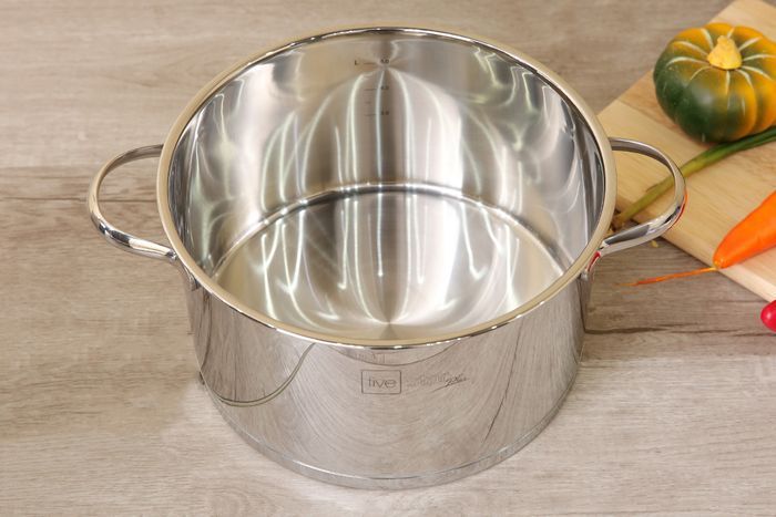 Nồi inox 304 3 đáy 24cm Fivestar N24-304OV có thể nấu cho 2-4 người ăn.
