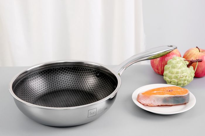 Thiết kế gọn đẹp, sang trọng - Chảo inox chống dính 24cm Fivestar FPC24002