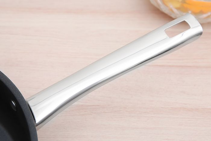 Chảo inox chống dính 26 cm Elmich Smartcook SM2704MN - Tay cầm