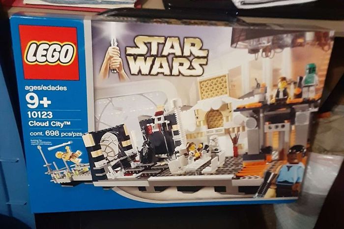 A photo of the LEGO Star Wars Cloud City set from 2003 is shown.