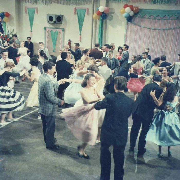 Young people dancing in the 1950s.
