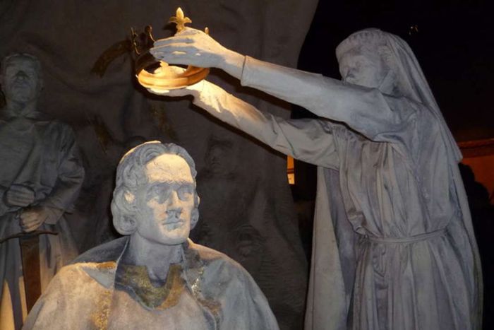 Isabella MacDuff crowning Robert the Bruce at Scone in 1306.