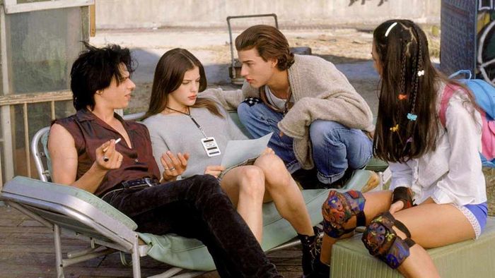 (From left) Coyote Shivers, Liv Tyler, Johnny Whitworth, and Dianna Miranda in Empire Records (1995).