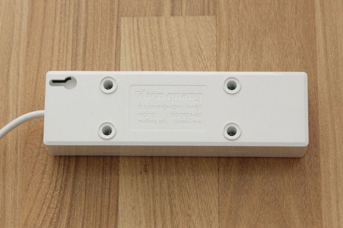 Chất liệu nhựa ABS - Ổ cắm 3 lỗ dây 2m Điện Quang 002A-02