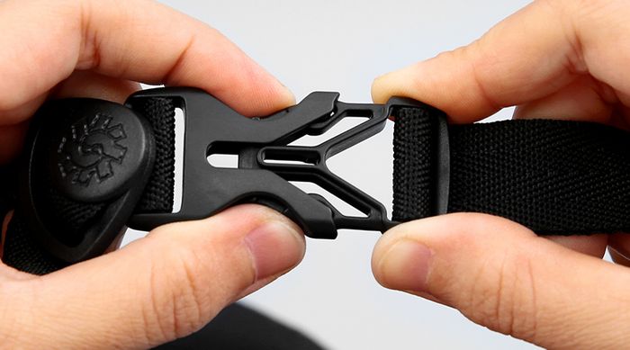 Khóa cài - Mũ bảo hiểm nửa đầu size M Nón Sơn NS008M4A đỏ