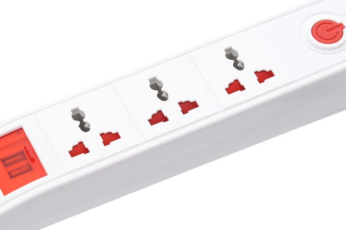 Sử dụng đa dạng với nhiều lỗ cắm - Ổ cắm điện 3 lỗ 2 USB 2m Điện Quang DBW103USB