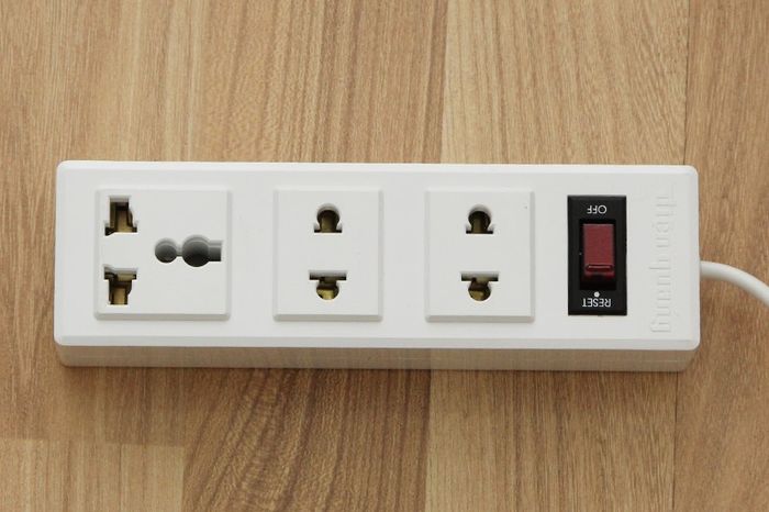 Ổ cắm 3 lỗ dây 2m Điện Quang 002A-02