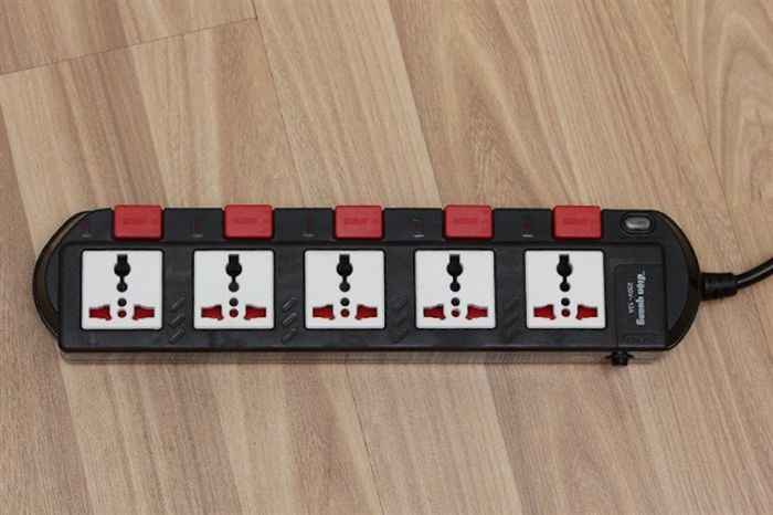 Ổ cắm 5 lỗ 3 chấu dây 5m Điện Quang SM750SL