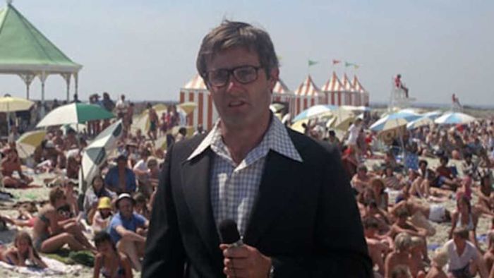 Peter Benchley has a cameo appearance in Jaws (1975).