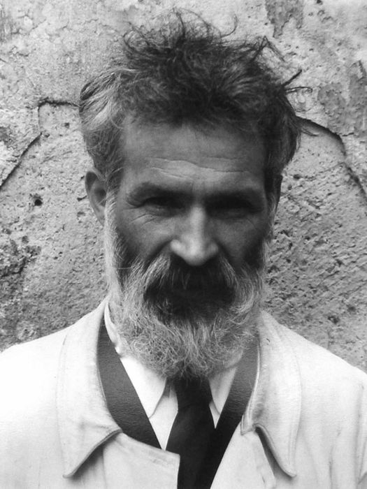 A monochrome photograph of Constantin Brâncuşi