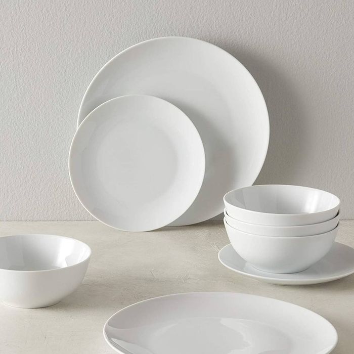Best Amazon Basics kitchen products under $50: Amazon Basics 18-Piece Kitchen Dinnerware Set