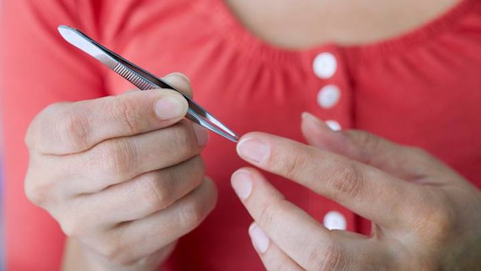 Before you reach for the tweezers, consider these gentler approaches for splinter removal.