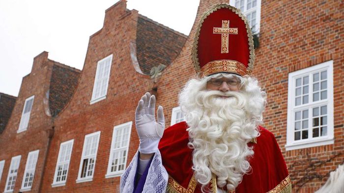 Sinterklaas greets the Dutch during his visit