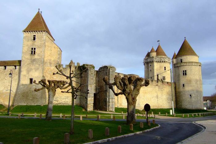 Blandy les Tours exterior