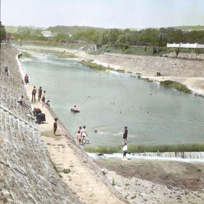 A detention basin of the Wienfluss in Vienna’s 14th district, Penzing. Hand-colored lantern slide, circa 1895.
