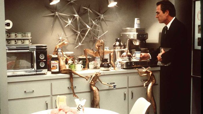 In the 1997 sci-fi action comedy Men in Black, The Worm Guys offer K (Tommy Lee Jones) a cup of coffee.