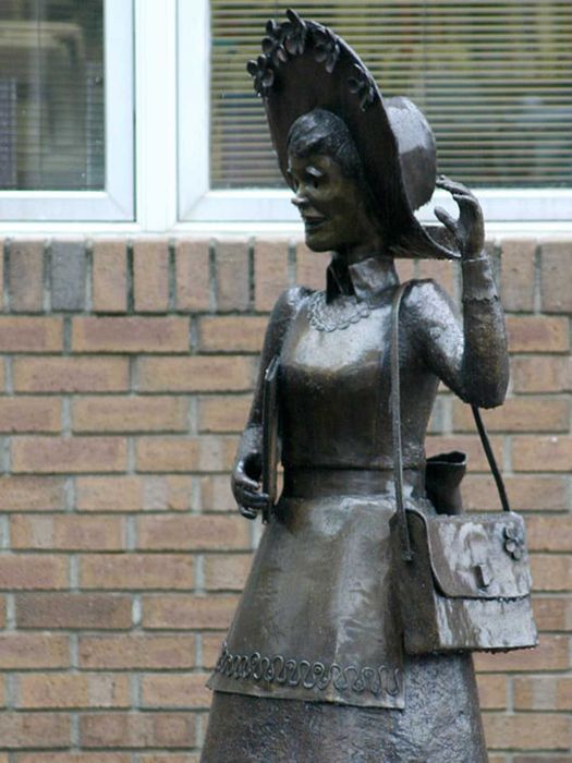 Statue of Amelia Bedelia