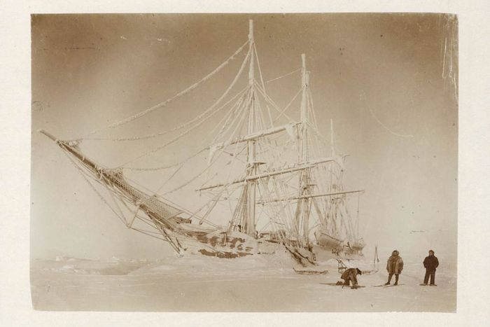 a photograph of the Belgica ship trapped in Antarctic ice in 1898