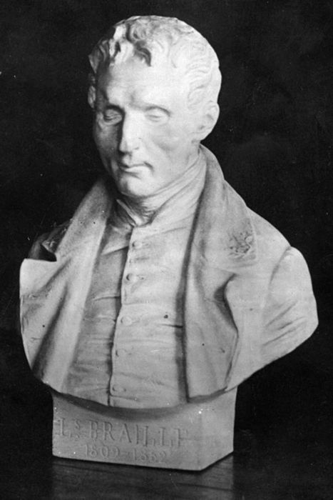 A monochrome image depicting a marble sculpture of Louis Braille.