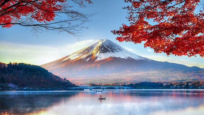 A picturesque view of Mount Fuji during the autumn season.