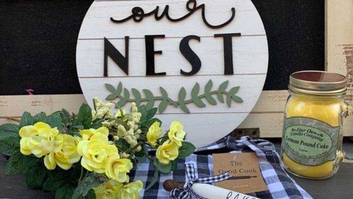 The Rustic Buffalo Box includes a range of items like a sign, artificial flowers, and more.