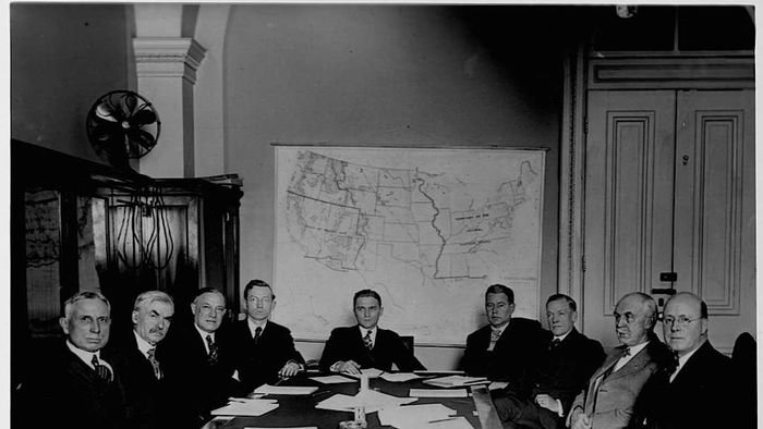 The Senate Public Lands Committee convenes to investigate the Teapot Dome scandal.