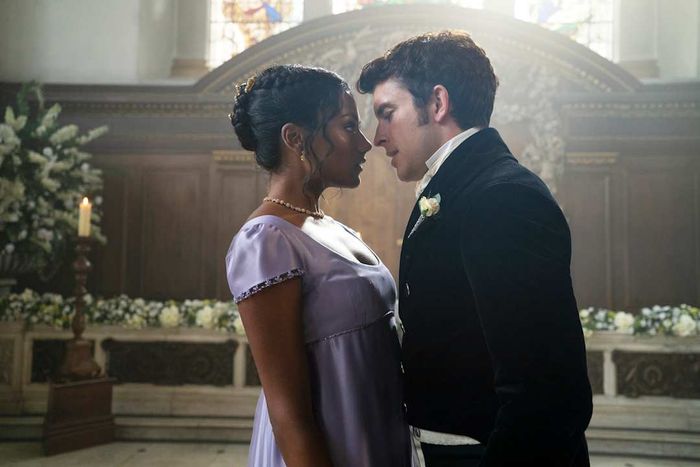 Simone Ashley and Jonathan Bailey star together in 'Bridgerton.'