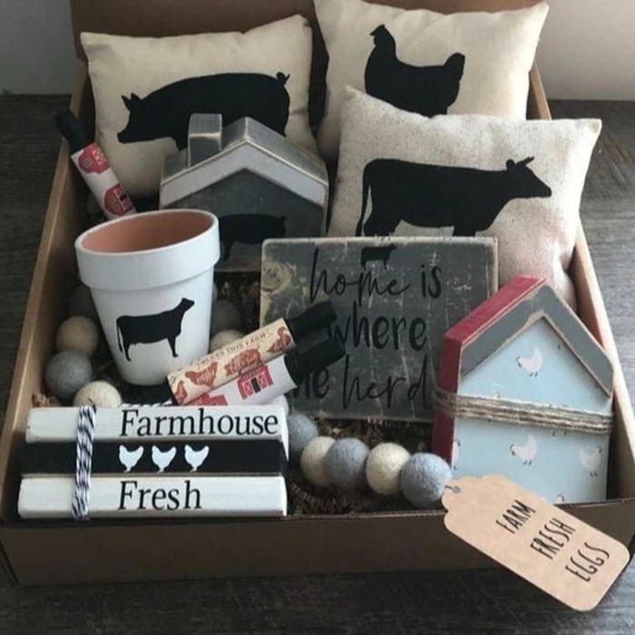 FayesAttic11 box and its contents.
