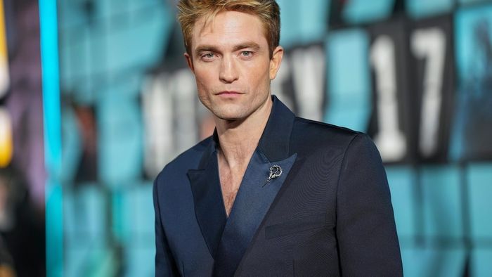 Robert Pattinson xuất hiện tại buổi ra mắt phim Mickey 17