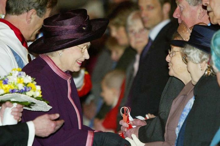 Queen Elizabeth II distributes Maundy money in 2004.