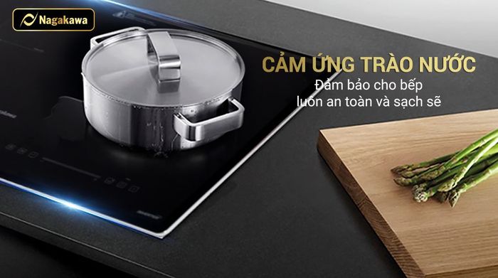 Tự tắt bếp khi nước tràn đến bảng điều khiển - Bếp điện từ đôi lắp âm Nagakawa NK2C05MB