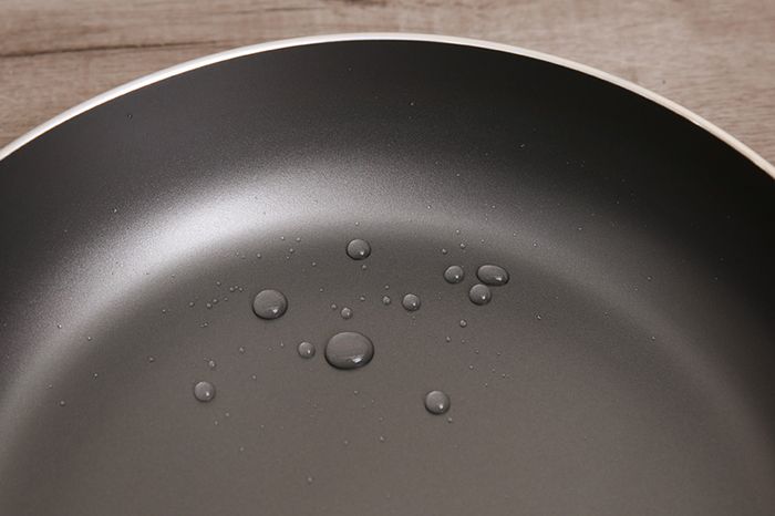 Chống dính bền tốt - Chảo nhôm chống dính đáy từ DMX CTE 28 cm