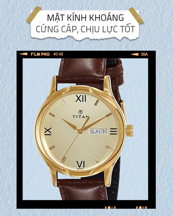 Đồng hồ nam Titan 1580YL05 có mặt kính khoáng trong suốt