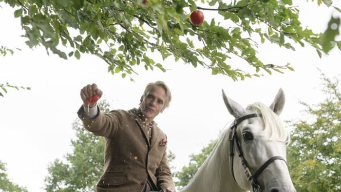 Jeremy Irons in HBO's Watchmen.