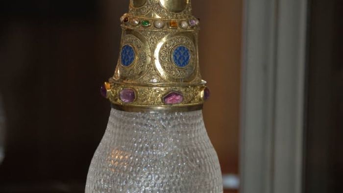 A vase that once belonged to Eleanor of Aquitaine