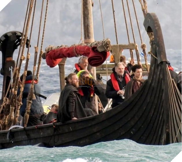 Đội Ngũ Làm Phim The Odyssey Chia Sẻ Hình Ảnh Mới Của Tom Holland