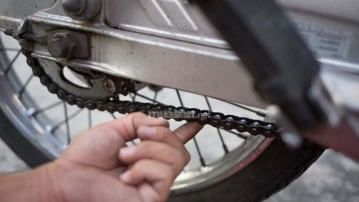 Điều chỉnh xích không đồng đều