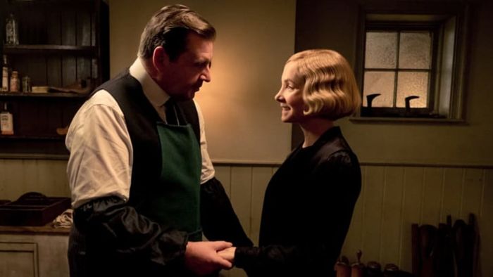 Brendan Coyle and Joanne Froggatt in Downton Abbey (2019).
