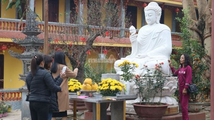 Mơ thấy vào chùa lễ Phật
