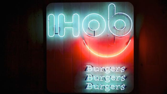 IHOb Dining Chains