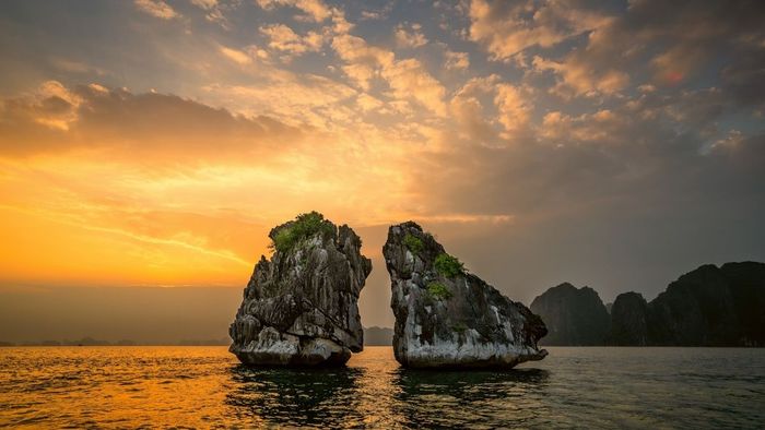 Hình ảnh Vịnh Hạ Long lúc chiều xuống