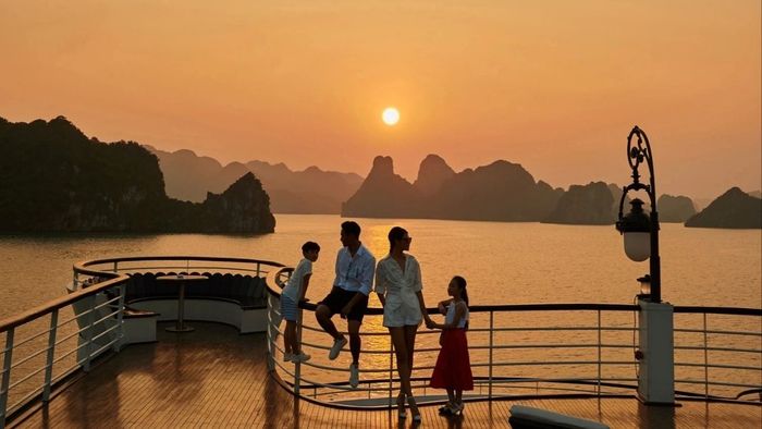 Ảnh Vịnh Hạ Long lúc hoàng hôn chất lượng 4K