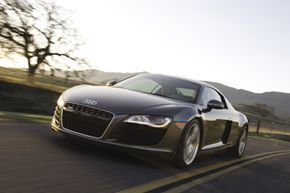 The R8 comes equipped with Audi’s renowned Quattro all-wheel drive system as standard.