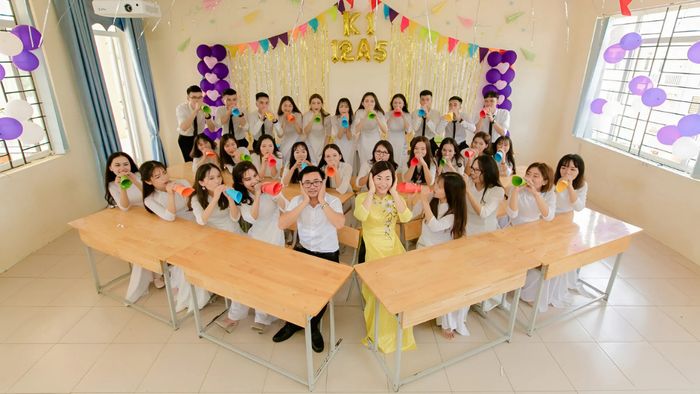 Những ý tưởng trang trí lớp kỷ yếu rực rỡ và nổi bật