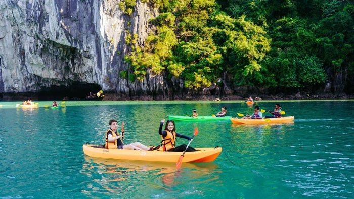 Hình ảnh du lịch Vịnh Hạ Long hùng vĩ và ấn tượng