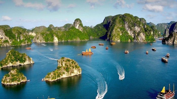 Những bức ảnh Vịnh Hạ Long chụp từ trên cao