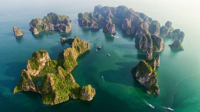 Những bức ảnh Vịnh Hạ Long từ trên cao được yêu thích nhất