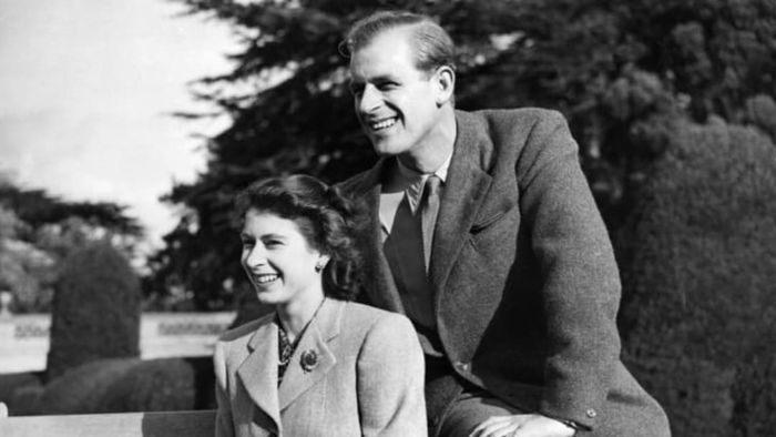 Princess Elizabeth of Great Britain and her husband, Philip, the Duke of Edinburgh, pose during their honeymoon at Broadlands Estate, Hampshire, on November 25, 1947.
